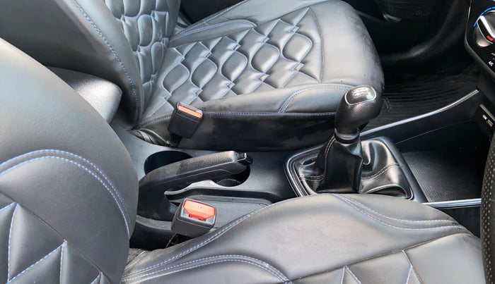 2023 Hyundai NEW I20 MAGNA 1.2 MT, Petrol, Manual, 39,296 km, Gear Lever