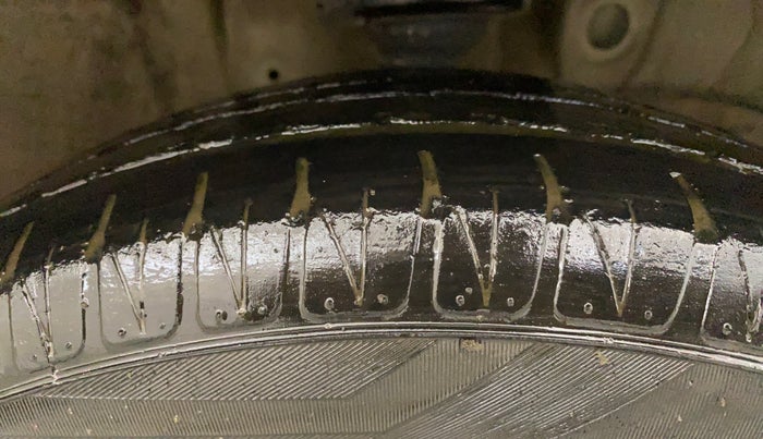 2017 Maruti IGNIS ZETA 1.2, Petrol, Manual, 1,06,680 km, Right Front Tyre Tread