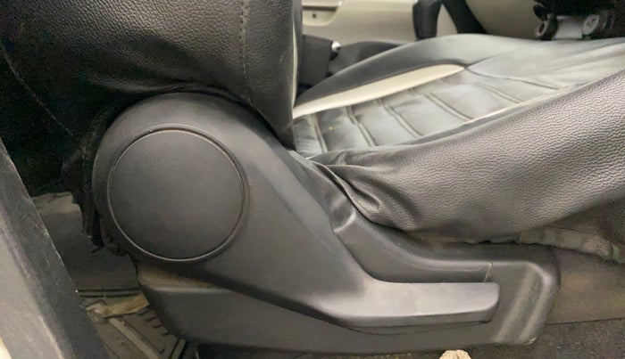 2017 Maruti IGNIS ZETA 1.2, Petrol, Manual, 1,06,680 km, Driver Side Adjustment Panel