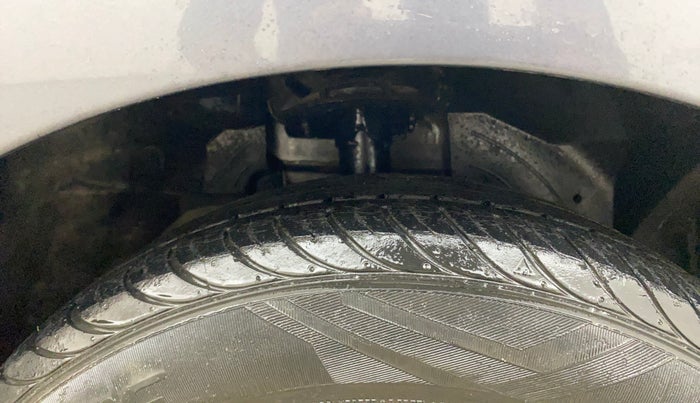 2017 Ford Figo Aspire TITANIUM 1.2 PETROL, Petrol, Manual, 32,545 km, Right Front Tyre Tread