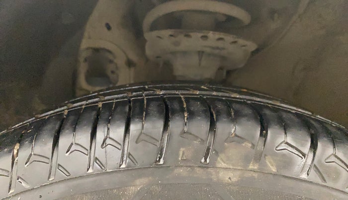 2016 Hyundai Elite i20 SPORTZ 1.2, Petrol, Manual, 1,10,423 km, Left Front Tyre Tread