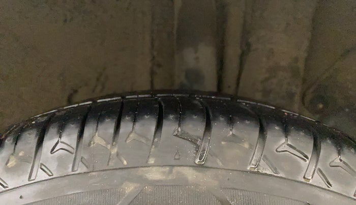 2016 Hyundai Elite i20 SPORTZ 1.2, Petrol, Manual, 1,10,423 km, Left Rear Tyre Tread