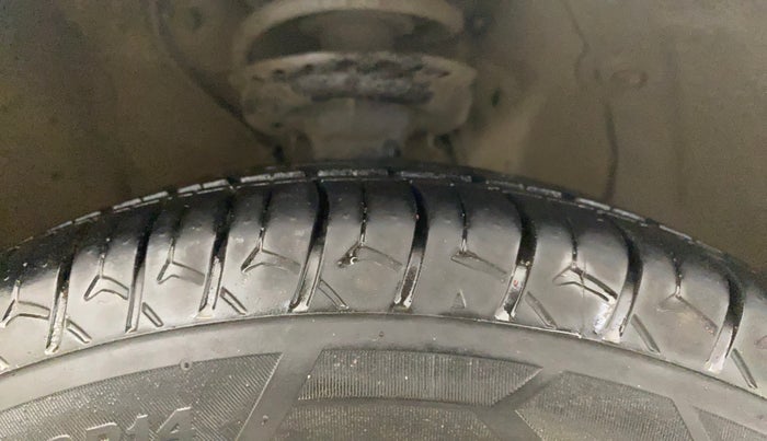 2016 Hyundai Elite i20 SPORTZ 1.2, Petrol, Manual, 1,10,423 km, Right Front Tyre Tread