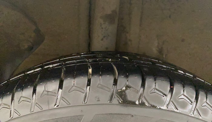 2016 Hyundai Elite i20 SPORTZ 1.2, Petrol, Manual, 1,10,423 km, Right Rear Tyre Tread