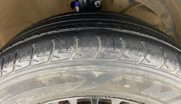 2017 Maruti Baleno DELTA 1.2 K12 AMT, Petrol, Automatic, 38,615 km, Right Front Tyre Tread