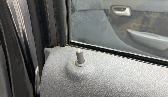 2015 Maruti Alto 800 LXI, Petrol, Manual, 52,425 km, Lock system - Door lock knob has minor damage