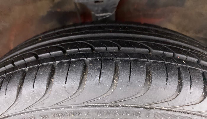 2015 Maruti Wagon R 1.0 VXI, Petrol, Manual, 67,993 km, Right Front Tyre Tread