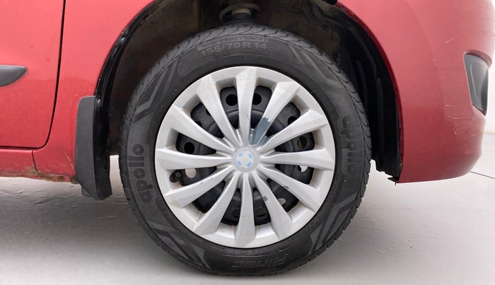 2015 Maruti Wagon R 1.0 VXI, Petrol, Manual, 67,993 km, Right Front Wheel