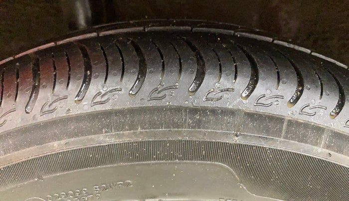 2017 Honda Brio S MT, Petrol, Manual, 75,417 km, Right Rear Tyre Tread