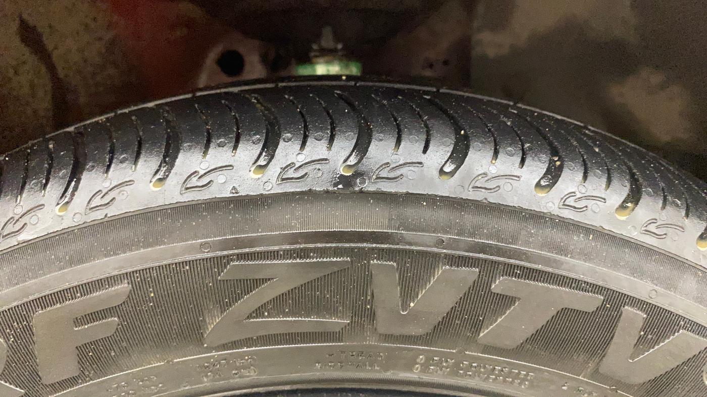 2017 Honda Brio S MT, Petrol, Manual, 75,417 km, Right Front Tyre Tread