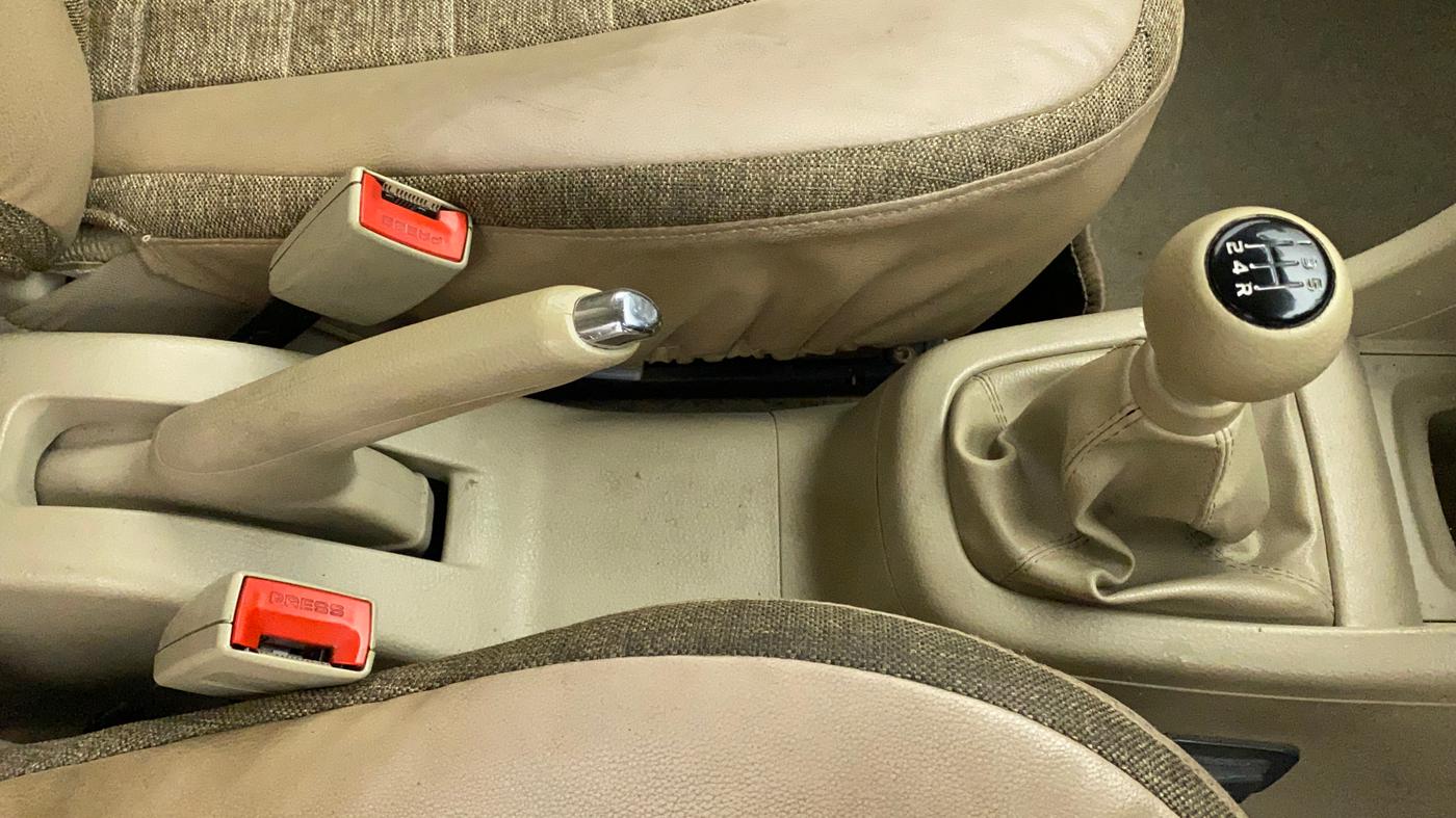 2015 Maruti Swift Dzire VXI, Petrol, Manual, 31,177 km, Gear Lever