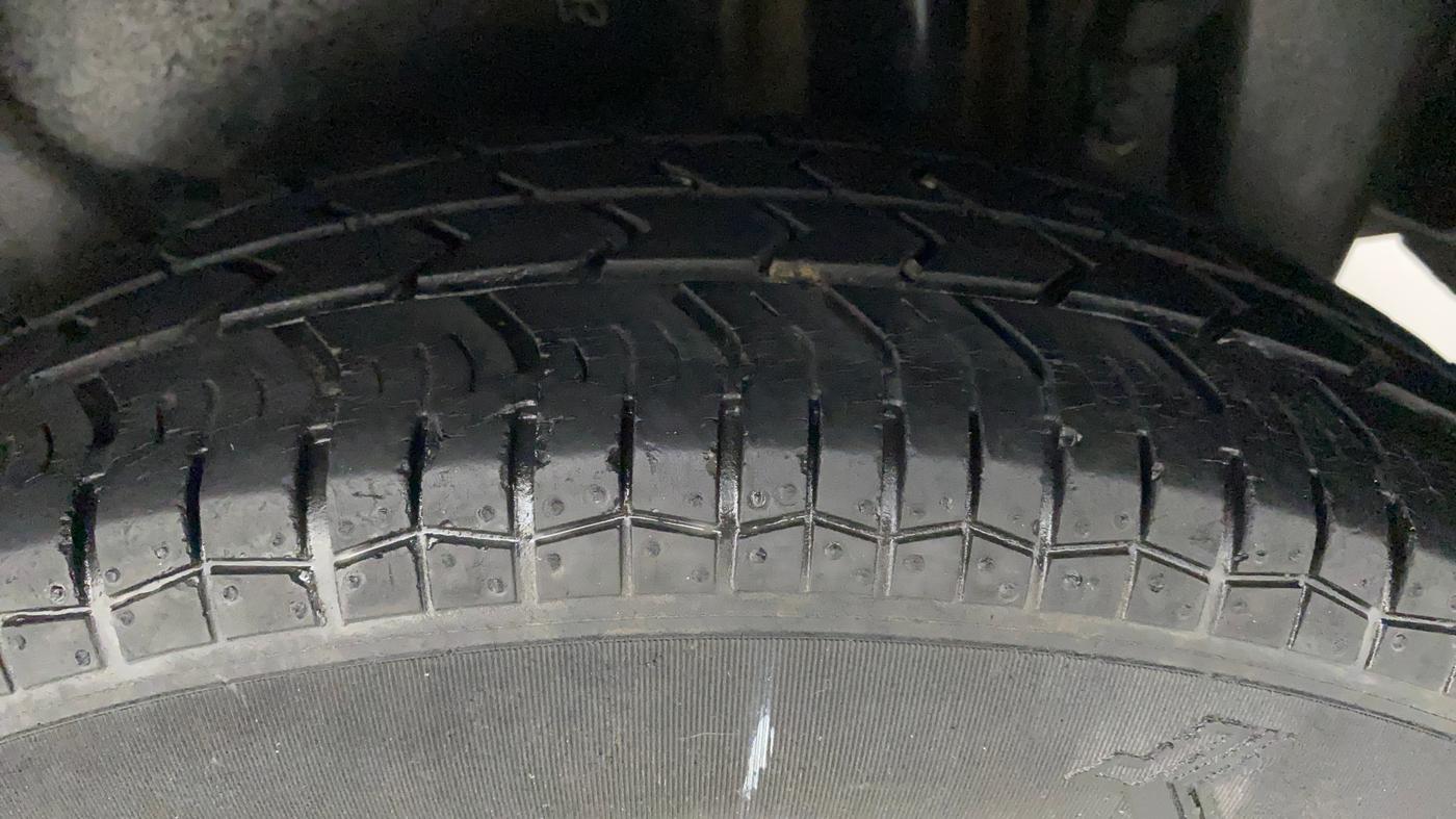 2015 Maruti Swift Dzire VXI, Petrol, Manual, 31,177 km, Left Rear Tyre Tread