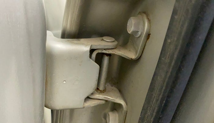 2015 Maruti Swift Dzire VXI, Petrol, Manual, 31,177 km, Right rear door - Slightly rusted