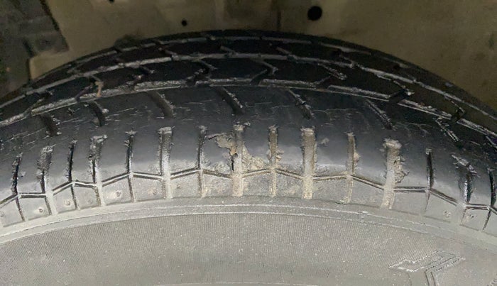 2015 Maruti Swift Dzire VXI, Petrol, Manual, 31,177 km, Left Front Tyre Tread