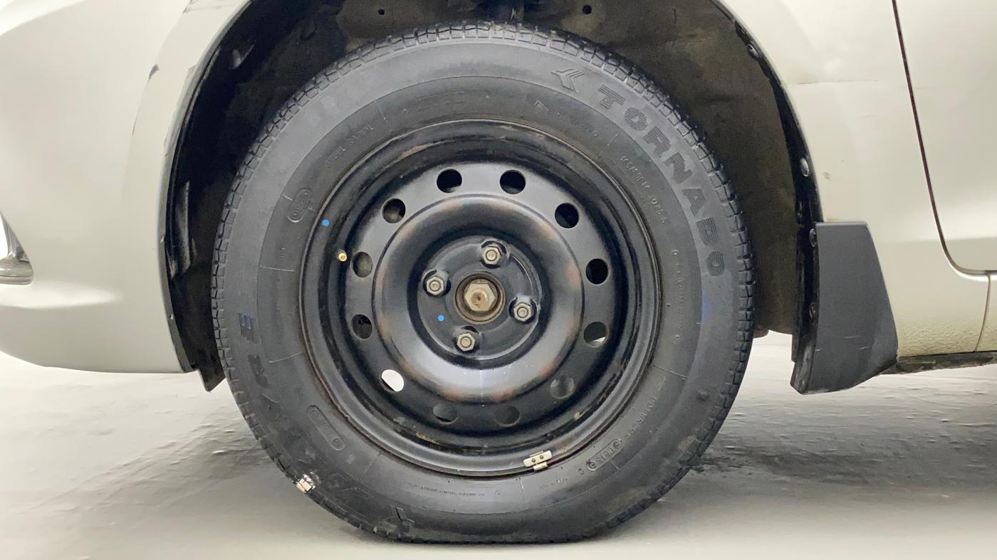 2015 Maruti Swift Dzire VXI, Petrol, Manual, 31,177 km, Left Front Wheel