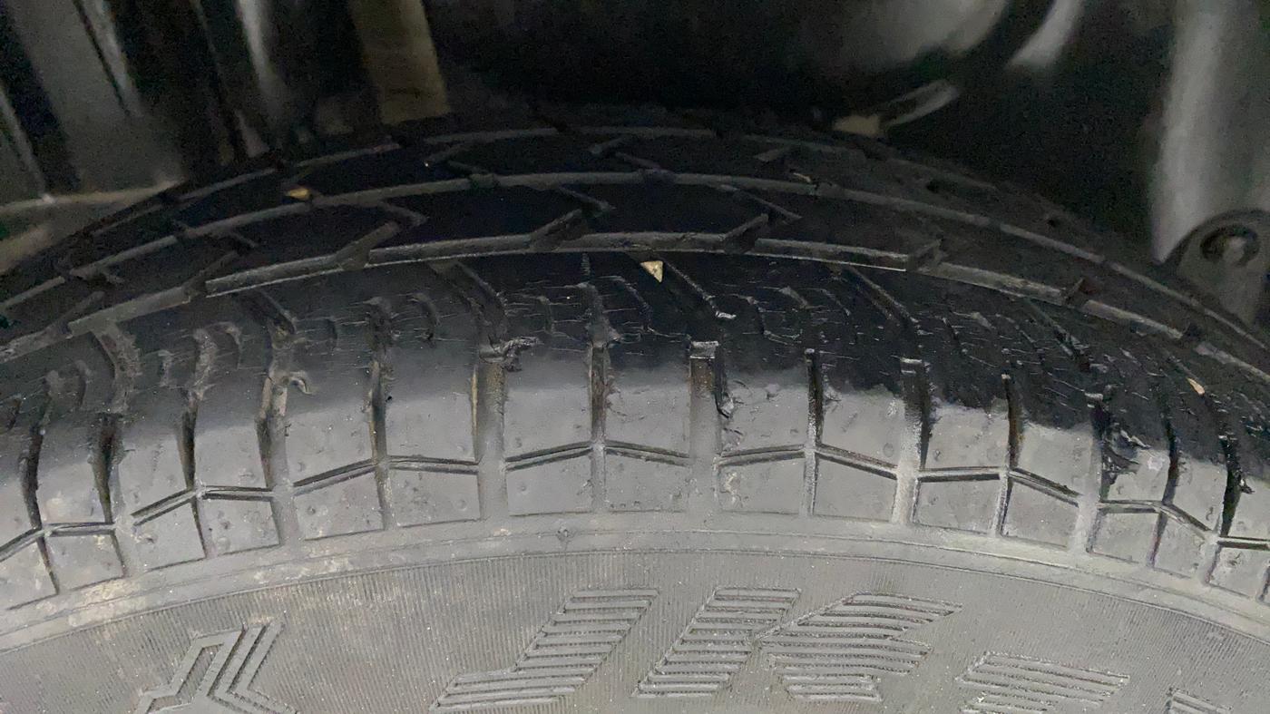 2015 Maruti Swift Dzire VXI, Petrol, Manual, 31,177 km, Right Rear Tyre Tread