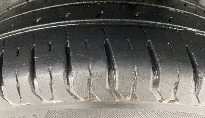 2023 Maruti Swift ZXI, Petrol, Manual, 30,059 km, Left Rear Tyre Tread