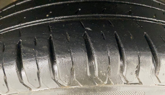 2023 Maruti Swift ZXI, Petrol, Manual, 30,059 km, Right Front Tyre Tread