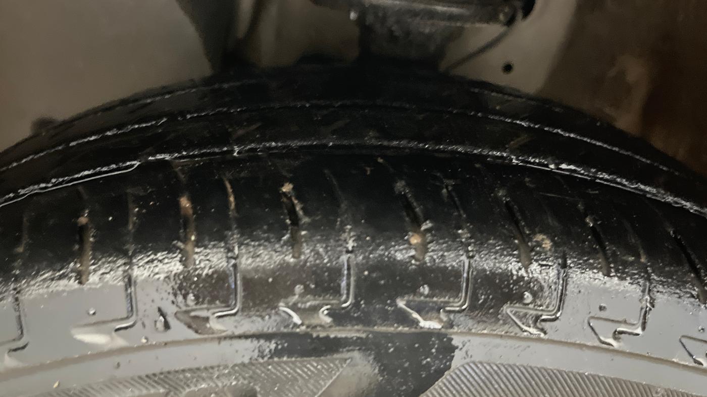 2020 Maruti IGNIS ZETA 1.2 AMT, Petrol, Automatic, 39,666 km, Left Front Tyre Tread