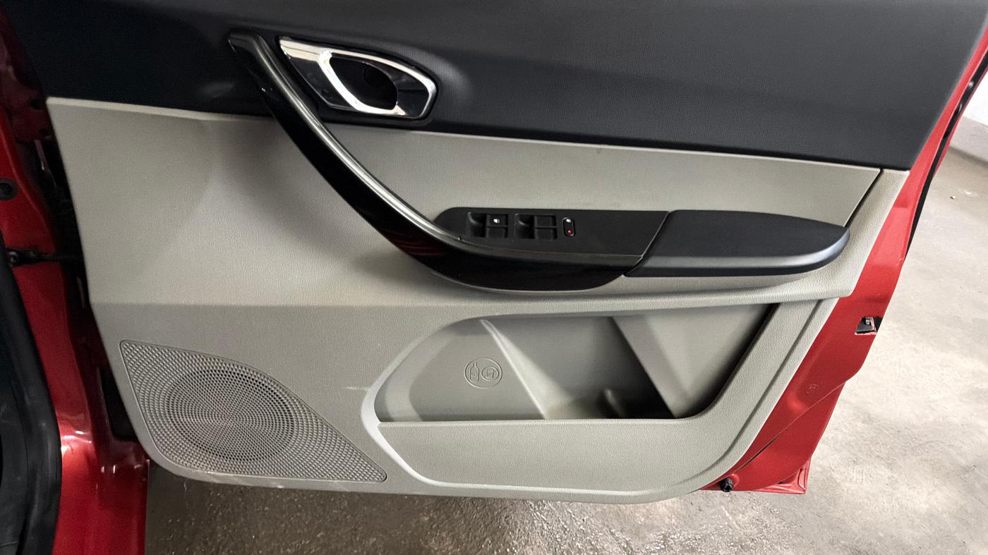 2019 Tata Tiago XZ PLUS PETROL, Petrol, Manual, 87,296 km, Driver Side Door Panels Control