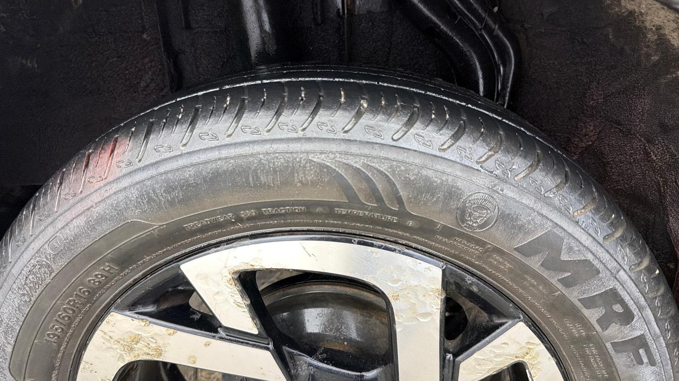 2022 Nissan MAGNITE XV PREMIUM TURBO CVT, Petrol, Automatic, 46,174 km, Right Rear Tyre Tread