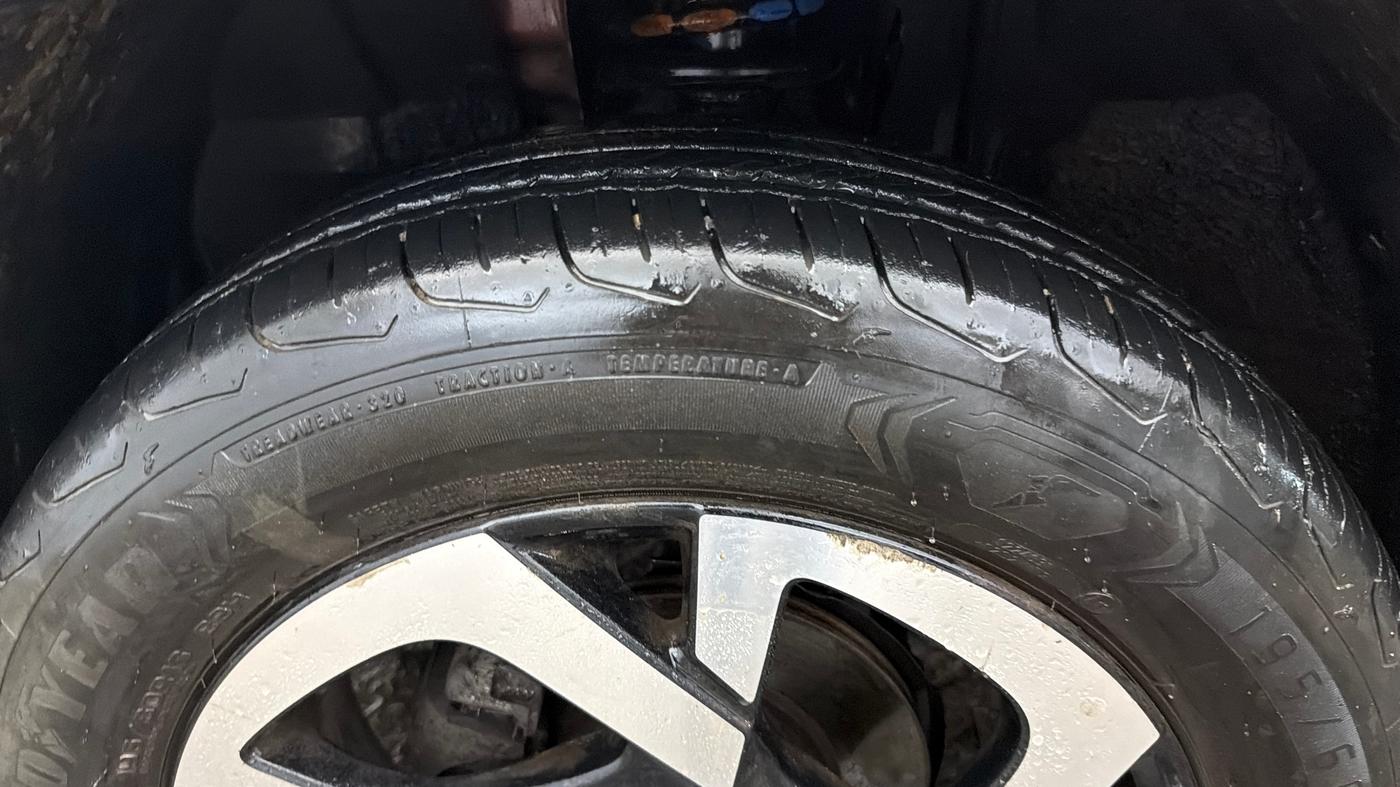 2022 Nissan MAGNITE XV PREMIUM TURBO CVT, Petrol, Automatic, 46,174 km, Left Front Tyre Tread