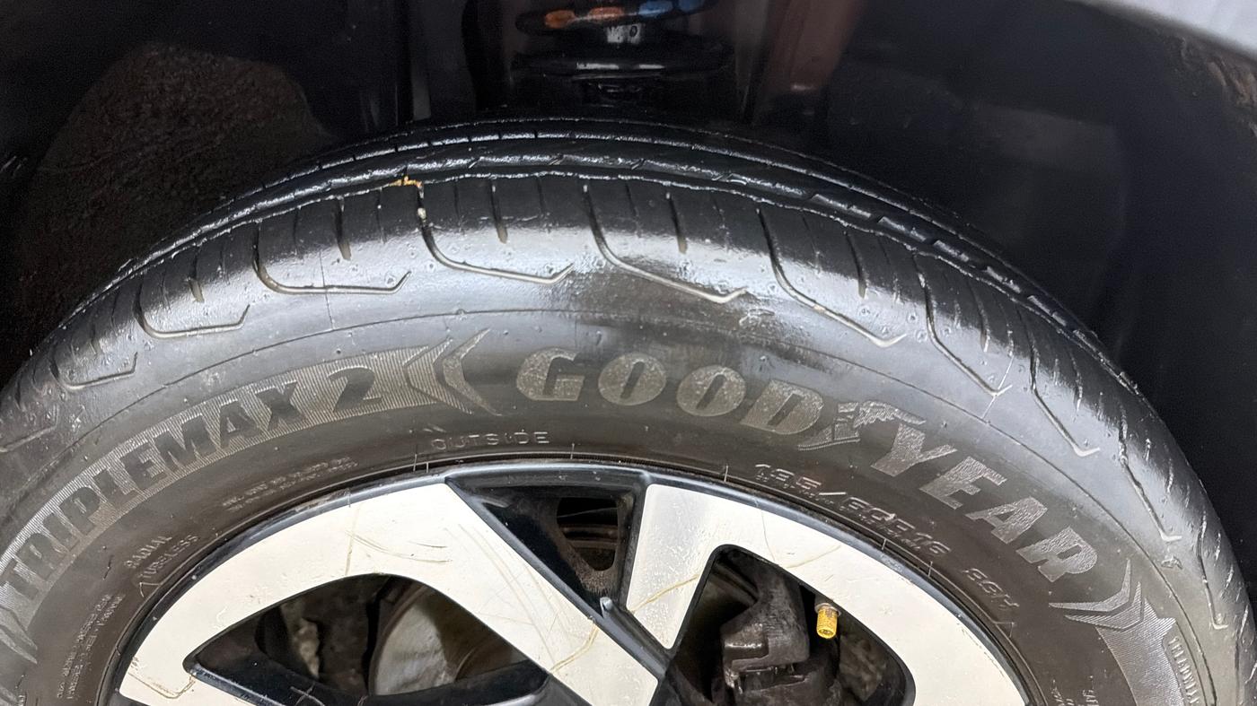 2022 Nissan MAGNITE XV PREMIUM TURBO CVT, Petrol, Automatic, 46,174 km, Right Front Tyre Tread