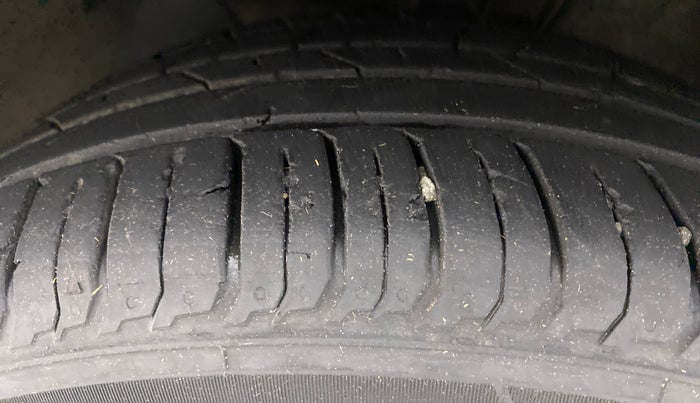 2021 Hyundai NEW I20 SPORTZ 1.2 MT, Petrol, Manual, 29,004 km, Left Front Tyre Tread