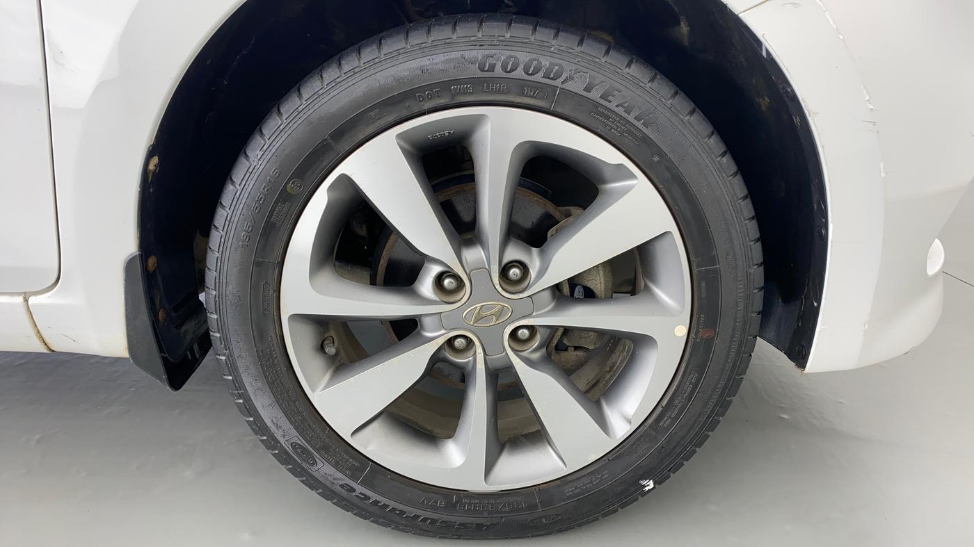 2017 Hyundai Elite i20 ASTA 1.2 (O), Petrol, Manual, 27,328 km, Right Front Wheel