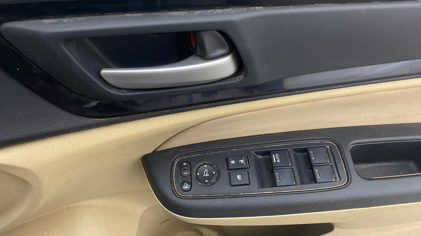 2019 Honda Amaze 1.5L I-DTEC V, Diesel, Manual, 31,767 km, Driver Side Door Panels Control