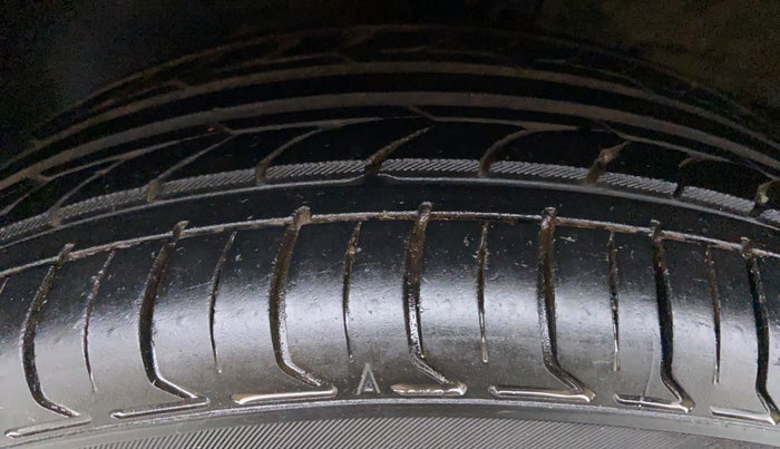 2018 Hyundai Verna 1.6 SX VTVT AT (O), Petrol, Automatic, 60,877 km, Left Front Tyre Tread