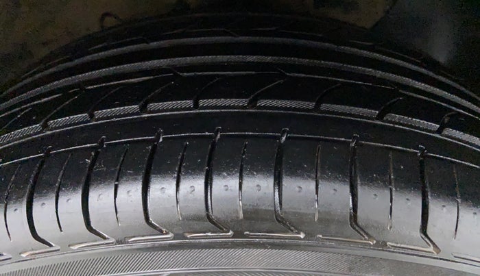 2018 Hyundai Verna 1.6 SX VTVT AT (O), Petrol, Automatic, 60,877 km, Right Front Tyre Tread