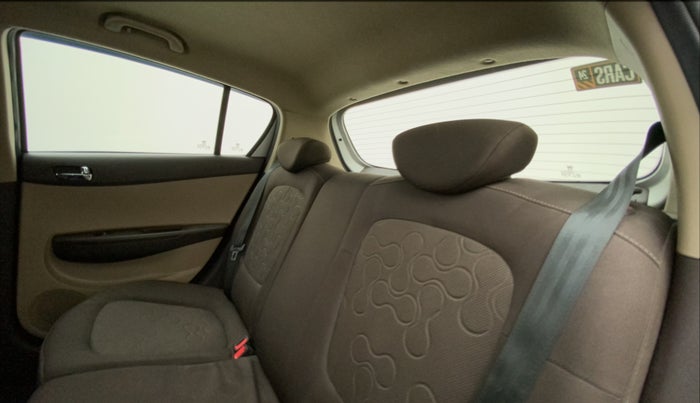 2010 Hyundai i20 ASTA 1.2, Petrol, Manual, 98,586 km, Right Side Rear Door Cabin