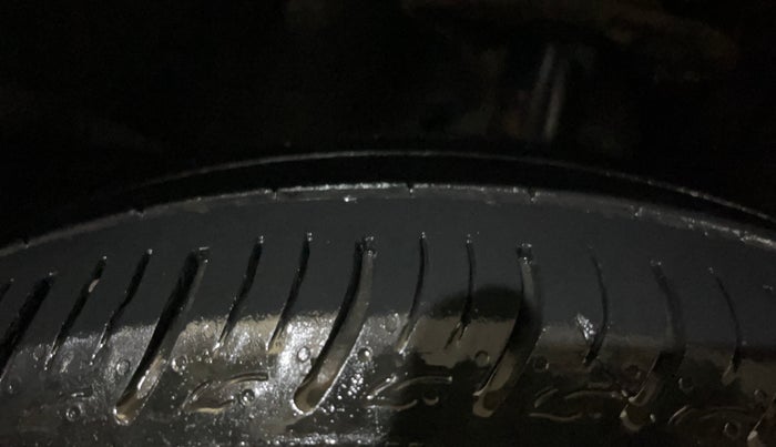 2019 Maruti Baleno DELTA PETROL 1.2, Petrol, Manual, 77,821 km, Right Front Tyre Tread