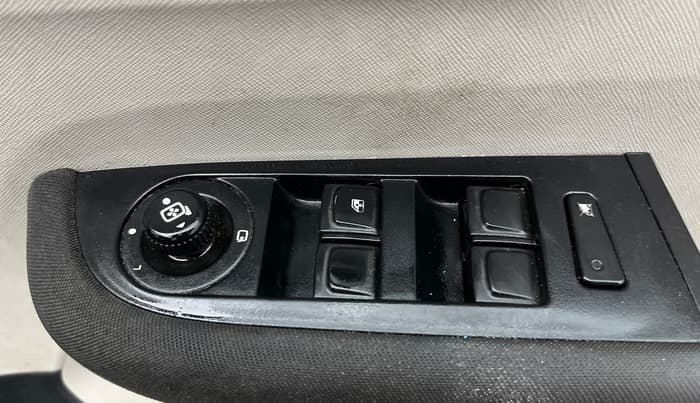 2021 Tata ALTROZ XZ DIESEL, Diesel, Manual, 63,948 km, Driver Side Door Panels Control