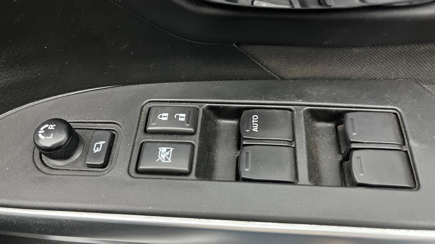 2022 Maruti S Cross ZETA 1.5, Petrol, Manual, 49,661 km, Driver Side Door Panels Control