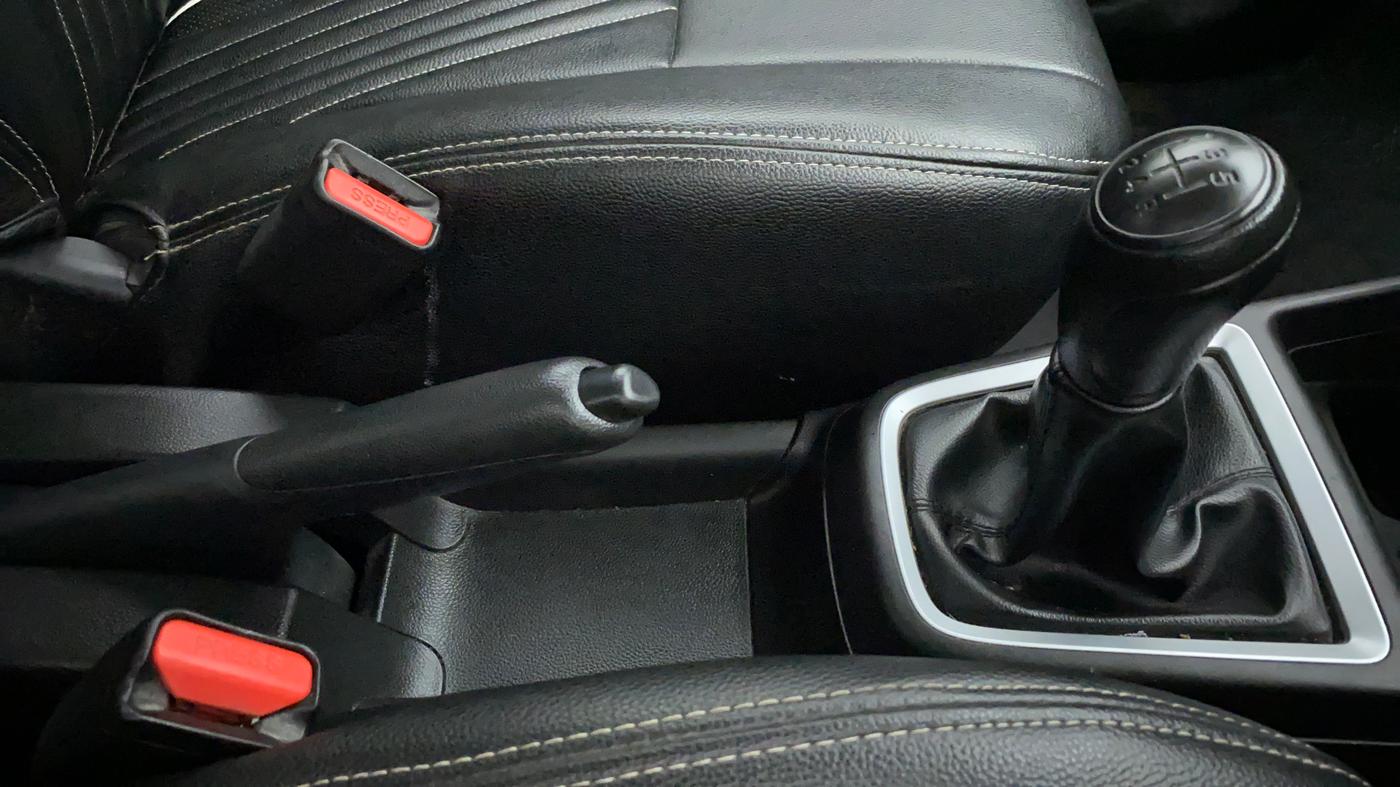 2018 Maruti Swift LXI D, Petrol, Manual, 33,942 km, Gear Lever