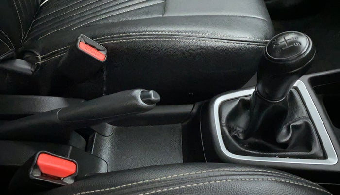 2018 Maruti Swift LXI D, Petrol, Manual, 33,942 km, Gear Lever