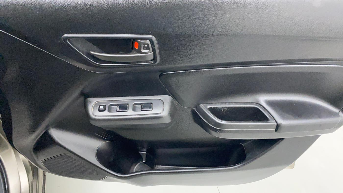 2018 Maruti Swift LXI D, Petrol, Manual, 33,942 km, Driver Side Door Panels Control