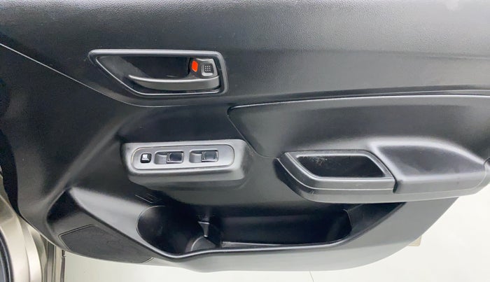 2018 Maruti Swift LXI D, Petrol, Manual, 33,942 km, Driver Side Door Panels Control