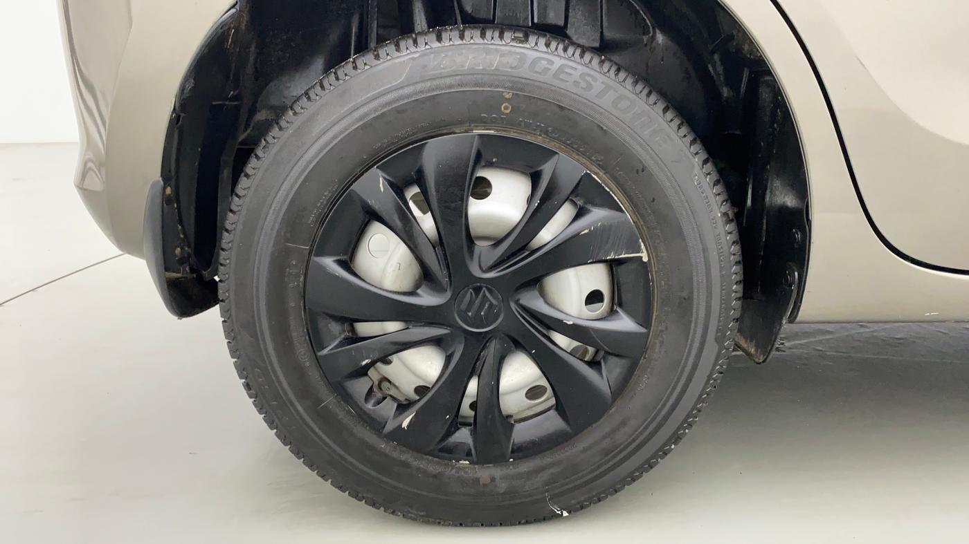 2018 Maruti Swift LXI D, Petrol, Manual, 33,942 km, Right Rear Wheel