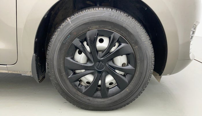 2018 Maruti Swift LXI D, Petrol, Manual, 33,942 km, Right Front Wheel