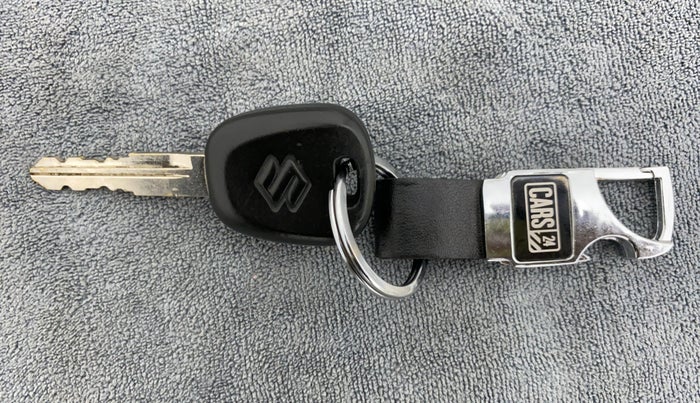 2018 Maruti Swift LXI D, Petrol, Manual, 33,942 km, Key Close Up