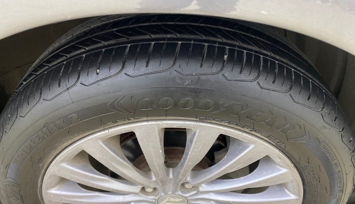 2018 Maruti Ciaz ALPHA  AT 1.4  PETROL, Petrol, Automatic, 59,579 km, Right Front Tyre Tread