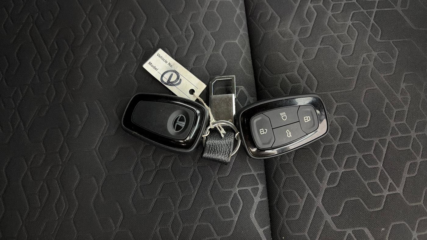 2023 Tata ALTROZ XZA, Petrol, Automatic, 23,796 km, Key Close Up