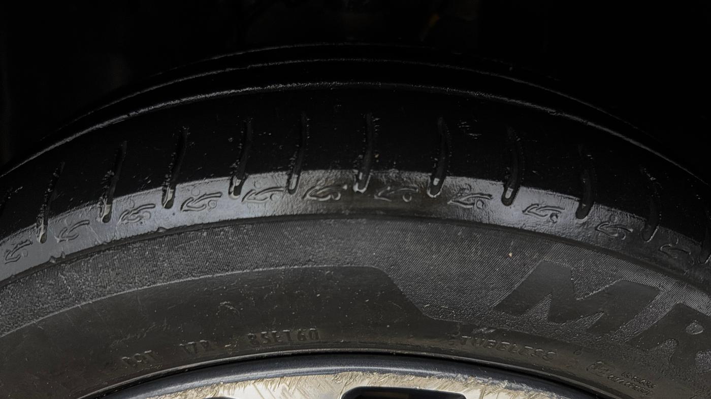 2023 Tata ALTROZ XZA, Petrol, Automatic, 23,796 km, Left Front Tyre Tread