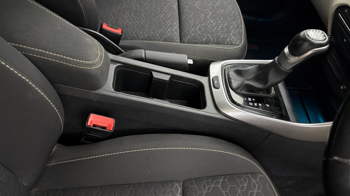 2023 Tata ALTROZ XZA, Petrol, Automatic, 23,796 km, Gear Lever