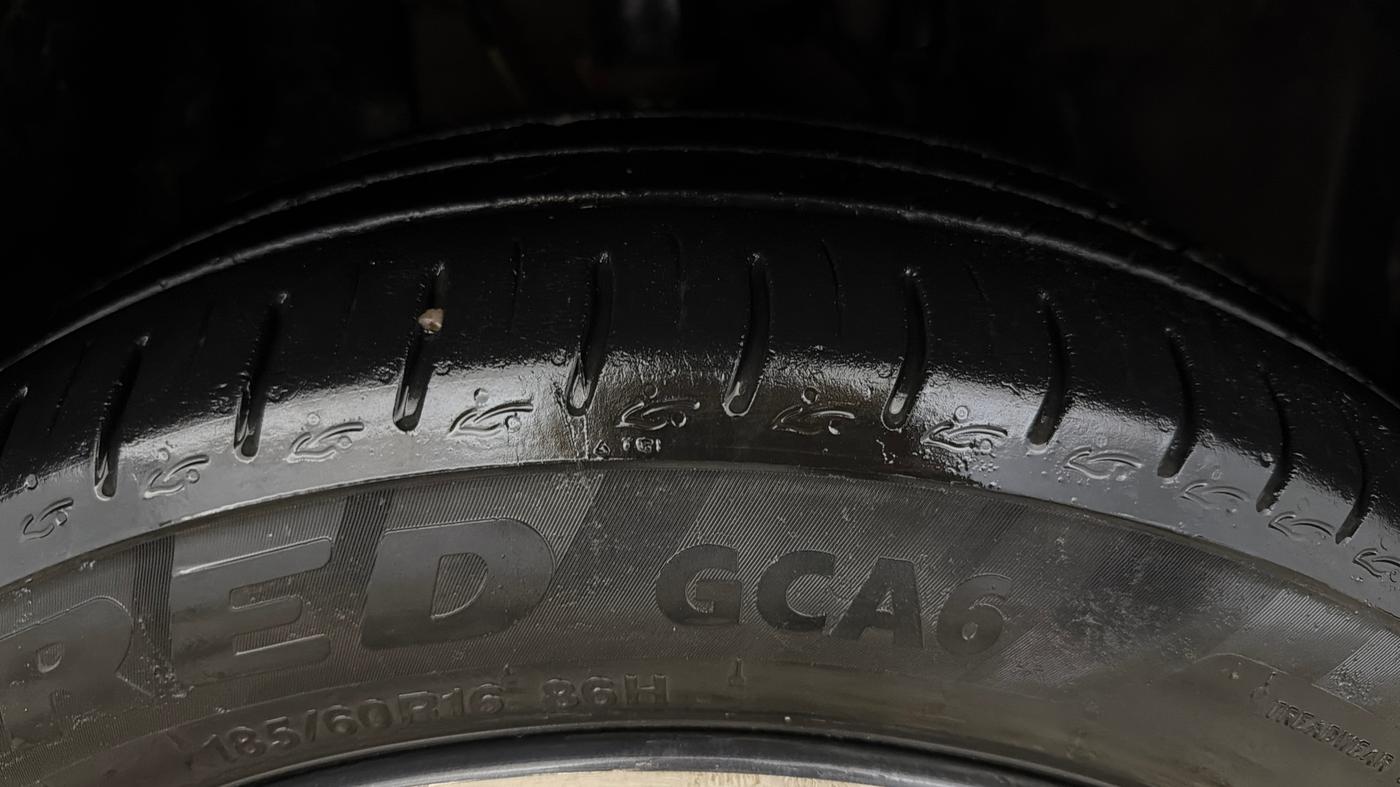 2023 Tata ALTROZ XZA, Petrol, Automatic, 23,796 km, Right Front Tyre Tread