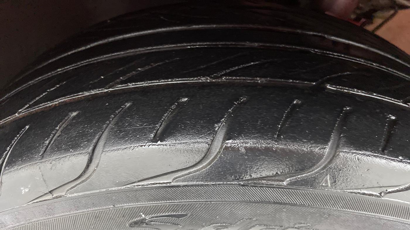 2015 Volkswagen Polo COMFORTLINE 1.2L PETROL, Petrol, Manual, 94,802 km, Left Front Tyre Tread
