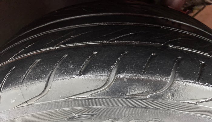 2015 Volkswagen Polo COMFORTLINE 1.2L PETROL, Petrol, Manual, 94,802 km, Left Front Tyre Tread